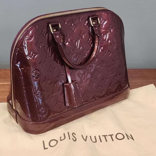 Luxury Purse Auction, detail view