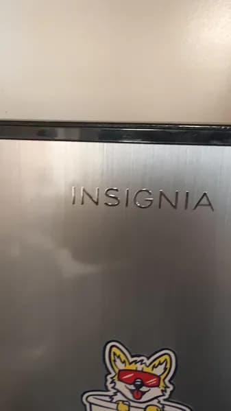 Insignia Top-Freezer Refrigerator 18 cu ft Stainless Steel, side view