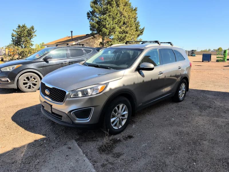 2017 Kia Sorento AWD – 2.4L GDI – 174K Miles – Compression Issue – Clean Title, side view
