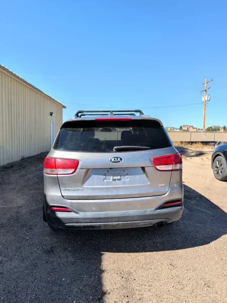 2017 Kia Sorento AWD – 2.4L GDI – 174K Miles – Compression Issue – Clean Title, close-up view